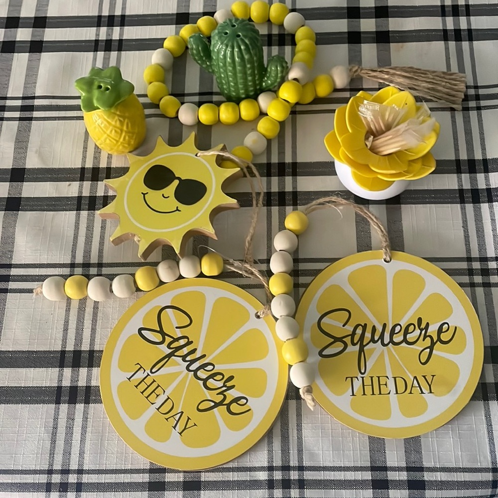 Lemon or yellow party decor
